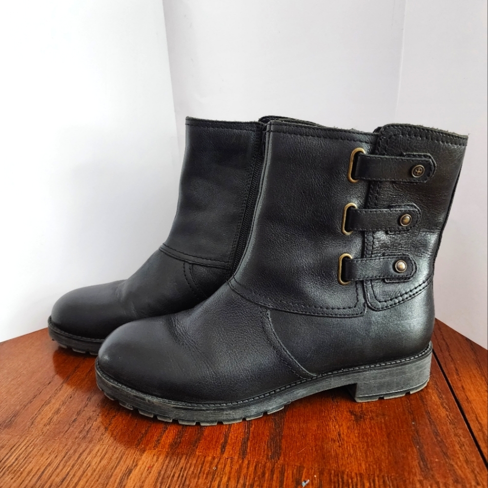 Naturalizer boots size 7.5 W, like new condition